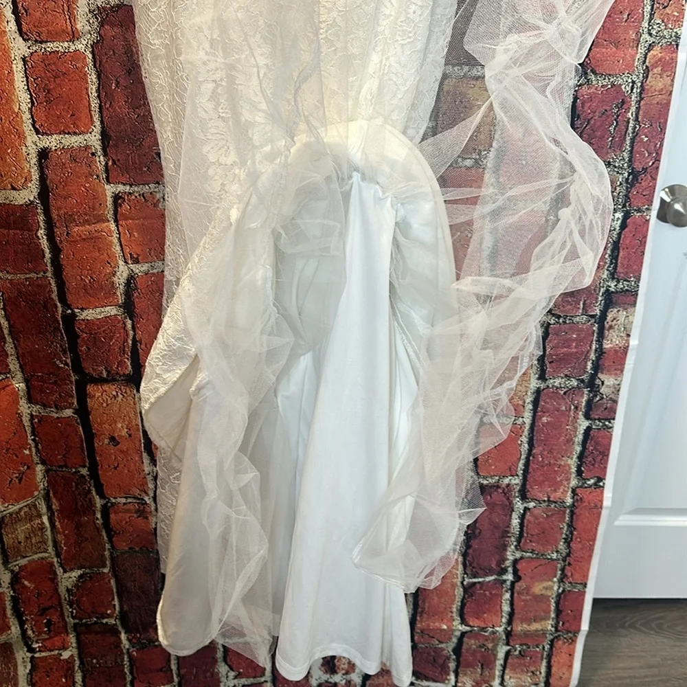 DB STUDIO Corded Lace Trumpet Wedding Dress with Illusion Sides. - size 14 NWT - Picture 13 of 16